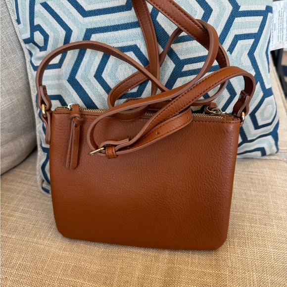 Old Navy Handbags - Old navy Triple compartment crossbody bag